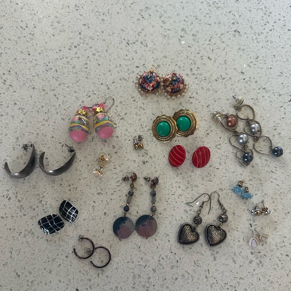 Lot of 15 vintage mid century earrings - Picture 1 of 15